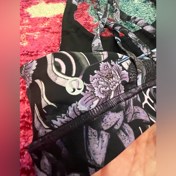 Lululemon Sports Bra - No Pads - Size 6 - Picture 2 of 4